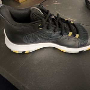 Under Armour Curyy 6